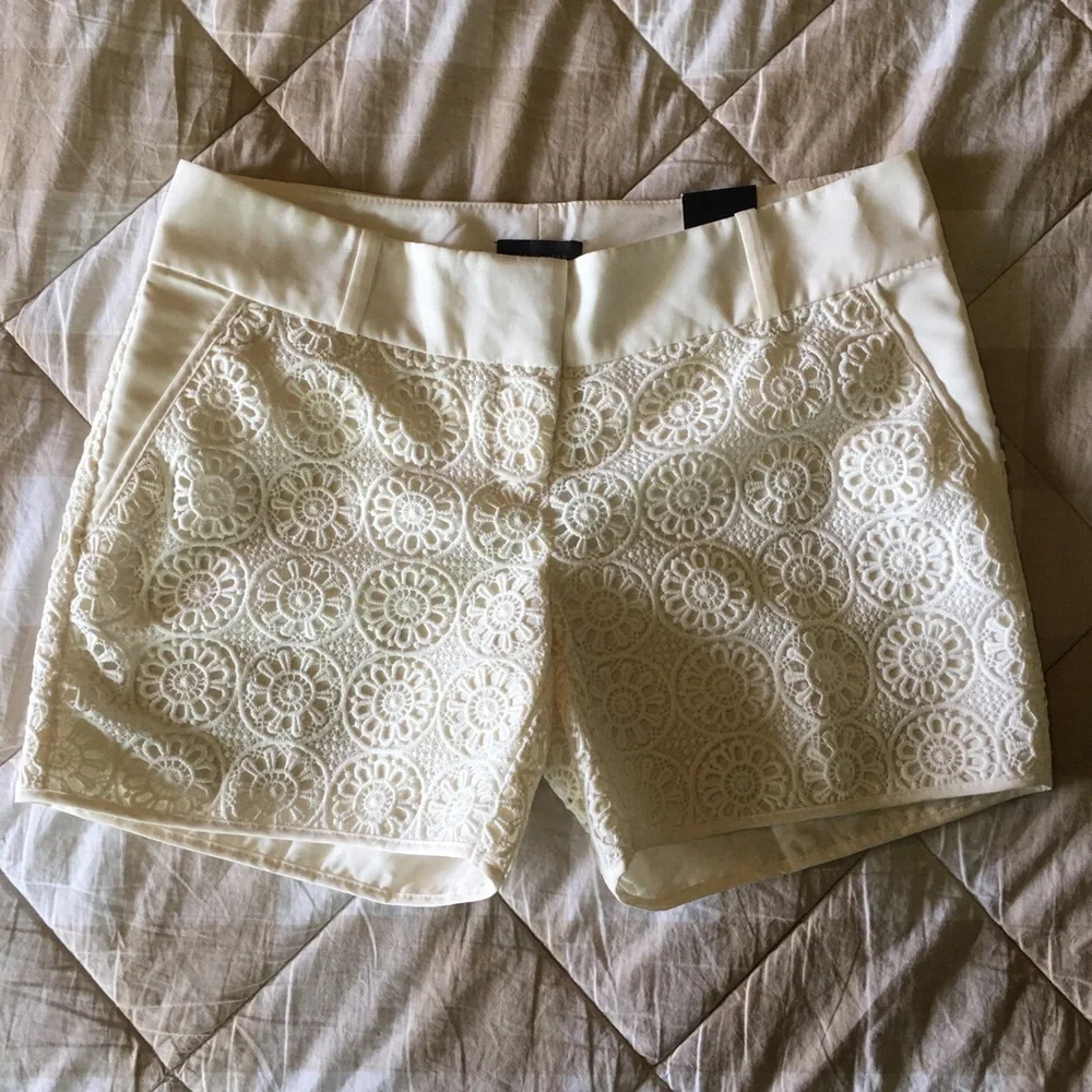 The Limited Elegant Cream Lace Tailored Women's Shorts Size 2
